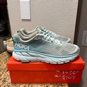 Women’s Hoka Clifton 6 size 7